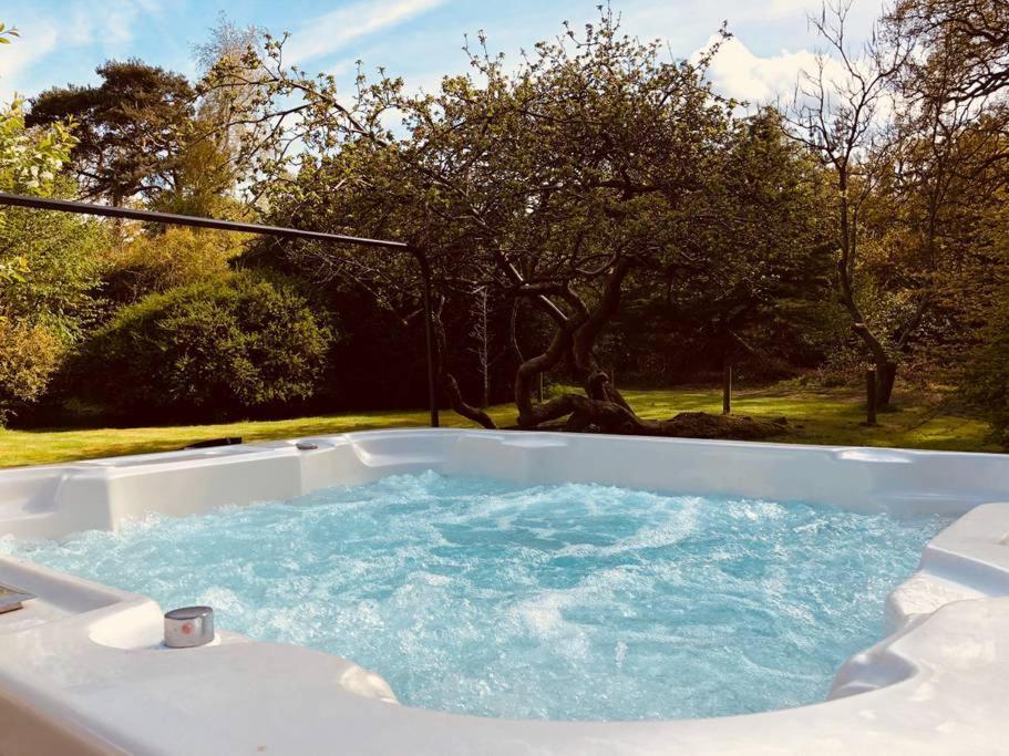 Forestry Cottage. Hot Tub, Open Fire, Dog Friendly Gaywood Экстерьер фото